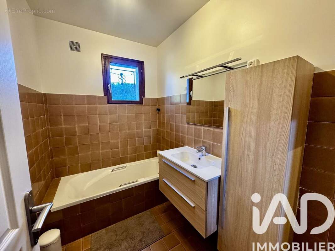 Maison 148 m² à Crecy-La-Chapelle  - photo 6