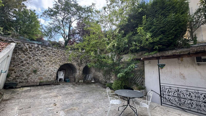 Maison à VILLE-D'AVRAY