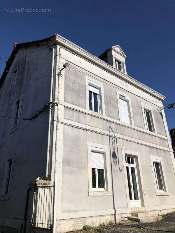 Appartement à JUMILHAC-LE-GRAND