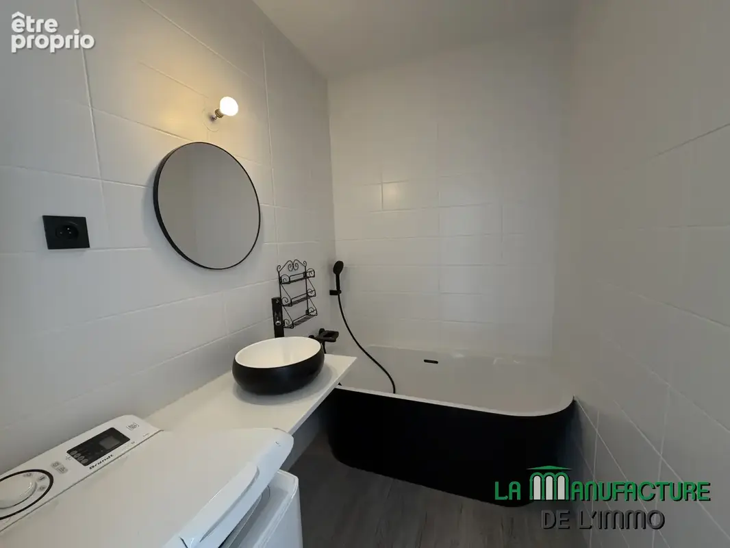 Appartement F4 - 85,37M2 - Balcon - Cave - Parking - Saint-Etienne/ Portail Rouge - photo 12