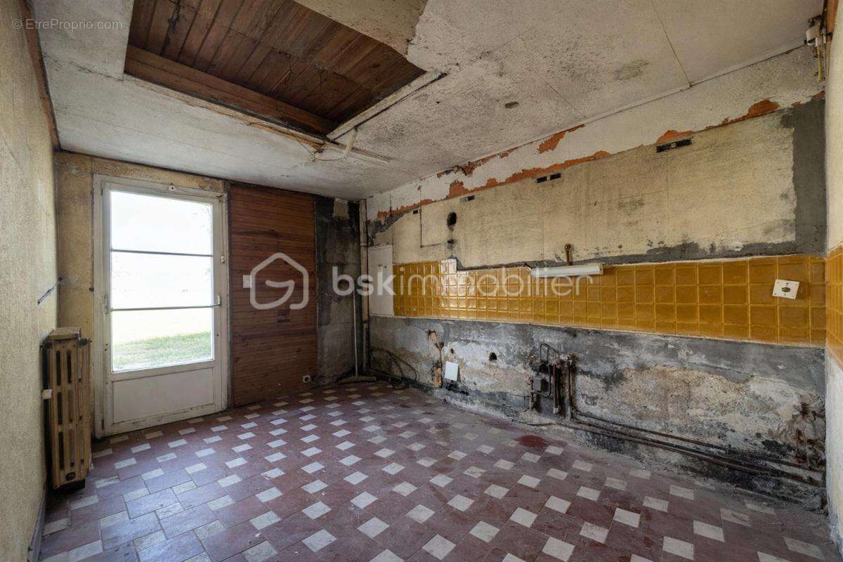 Maison à fort potentiel – 180 m² habitables + combles aménageables – Terrain de 2 420 m² - photo 9