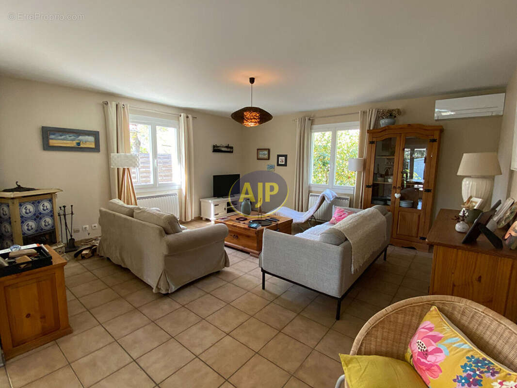 Maison à VENDAYS-MONTALIVET