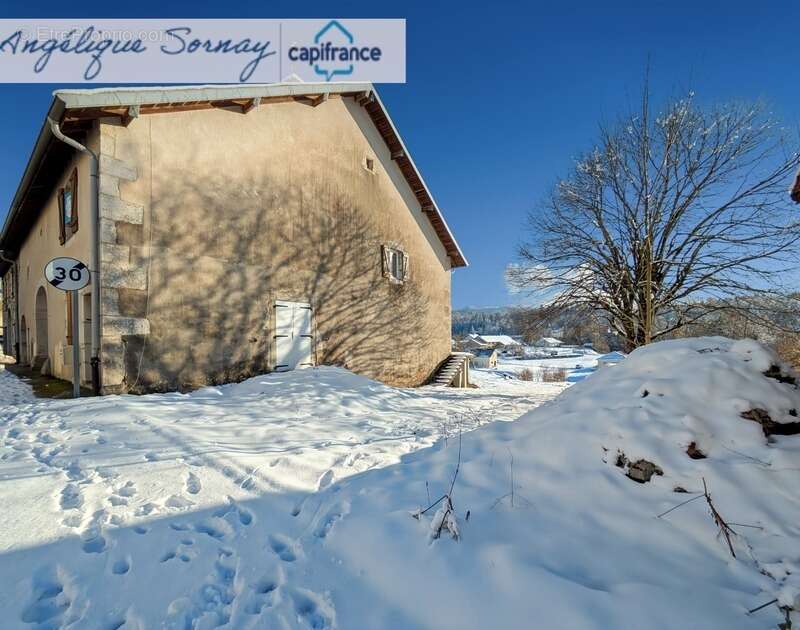 Maison familiale rénovée partiellement avec grange et vastes espaces – Jura BONLIEU - photo 14