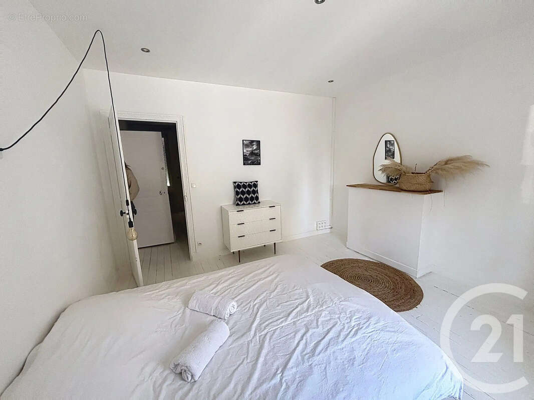 Maison 197 m² à Magenta  - photo 4