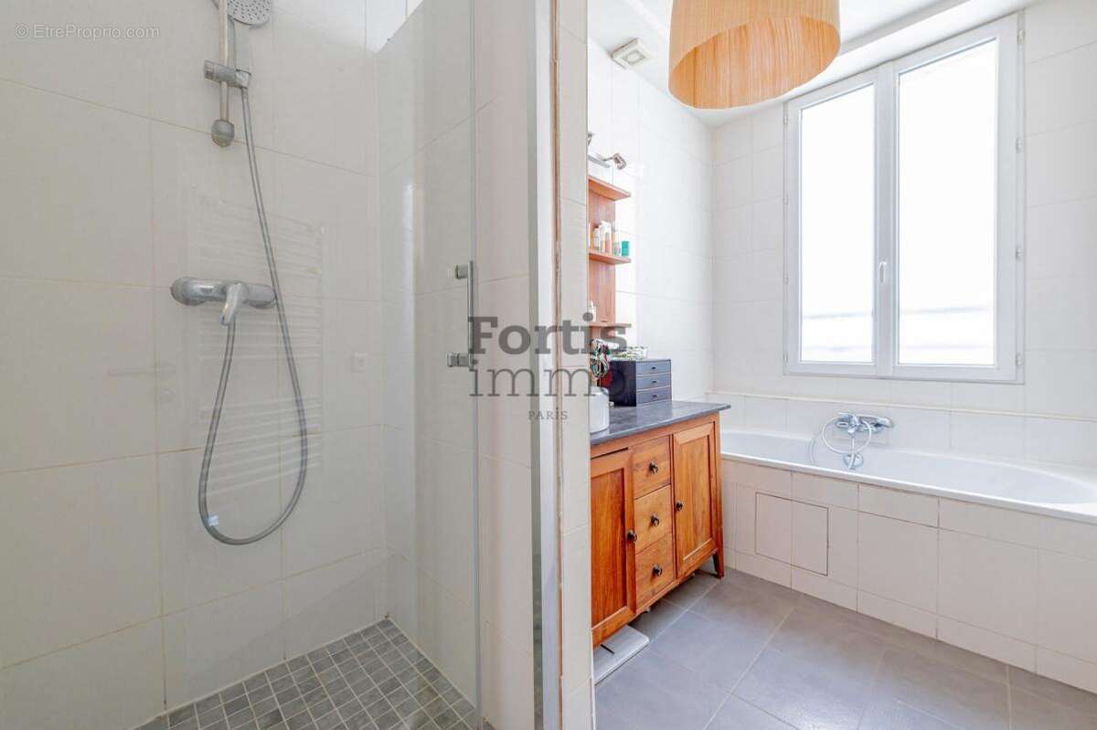 Appartement à PARIS-2E