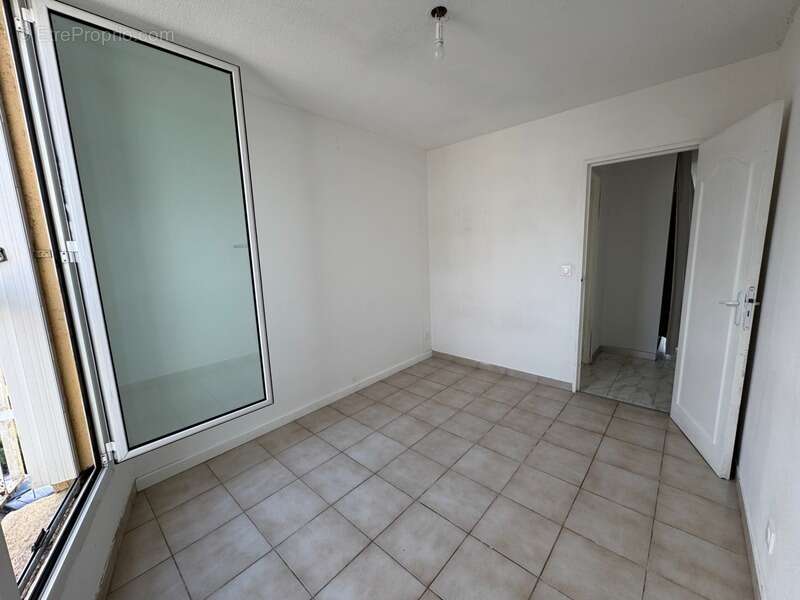 Appartement à CARROS