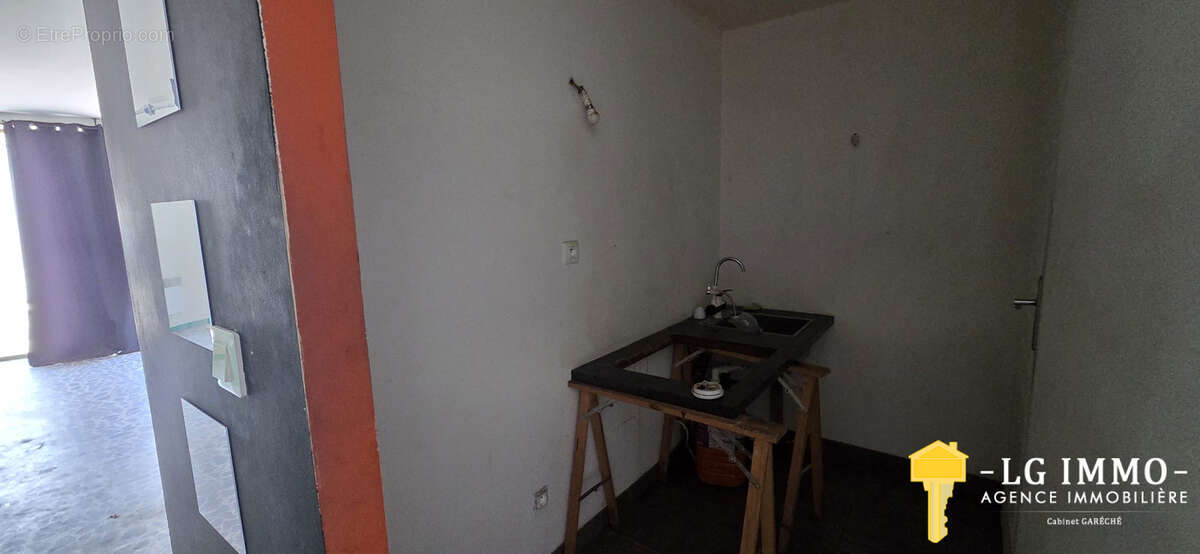 Appartement t3 + local commercial, centre bourg de mortagne - photo 18