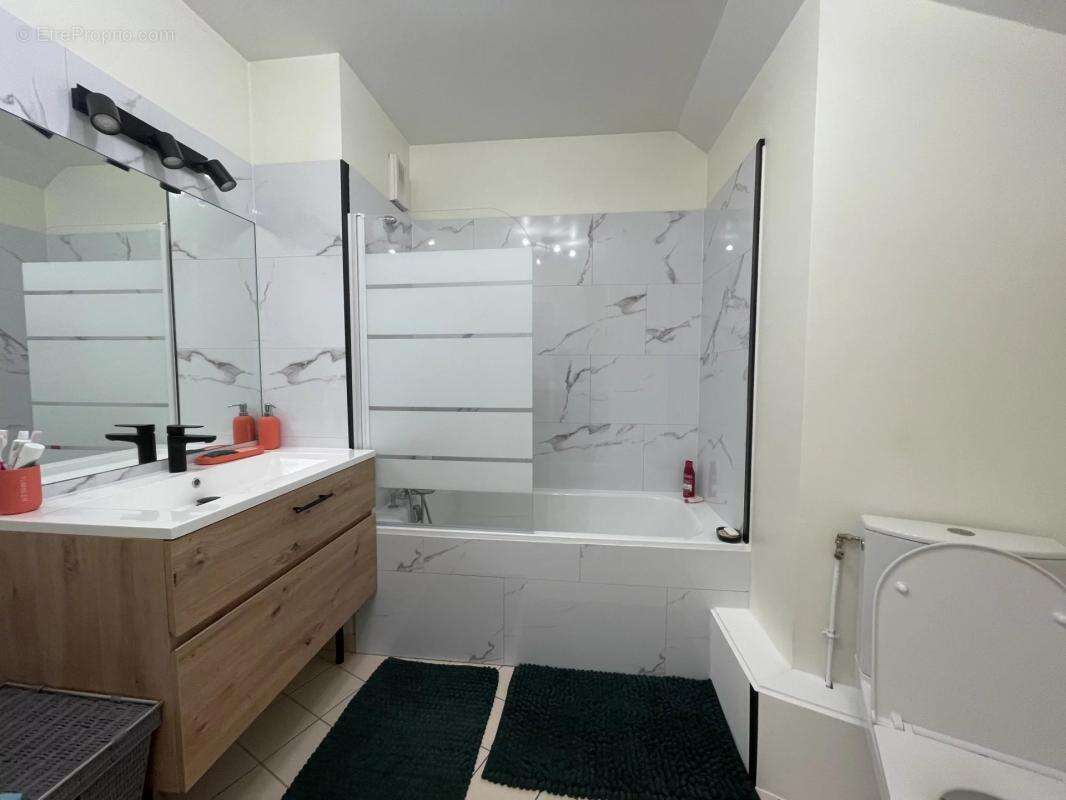 Appartement à VOISINS-LE-BRETONNEUX