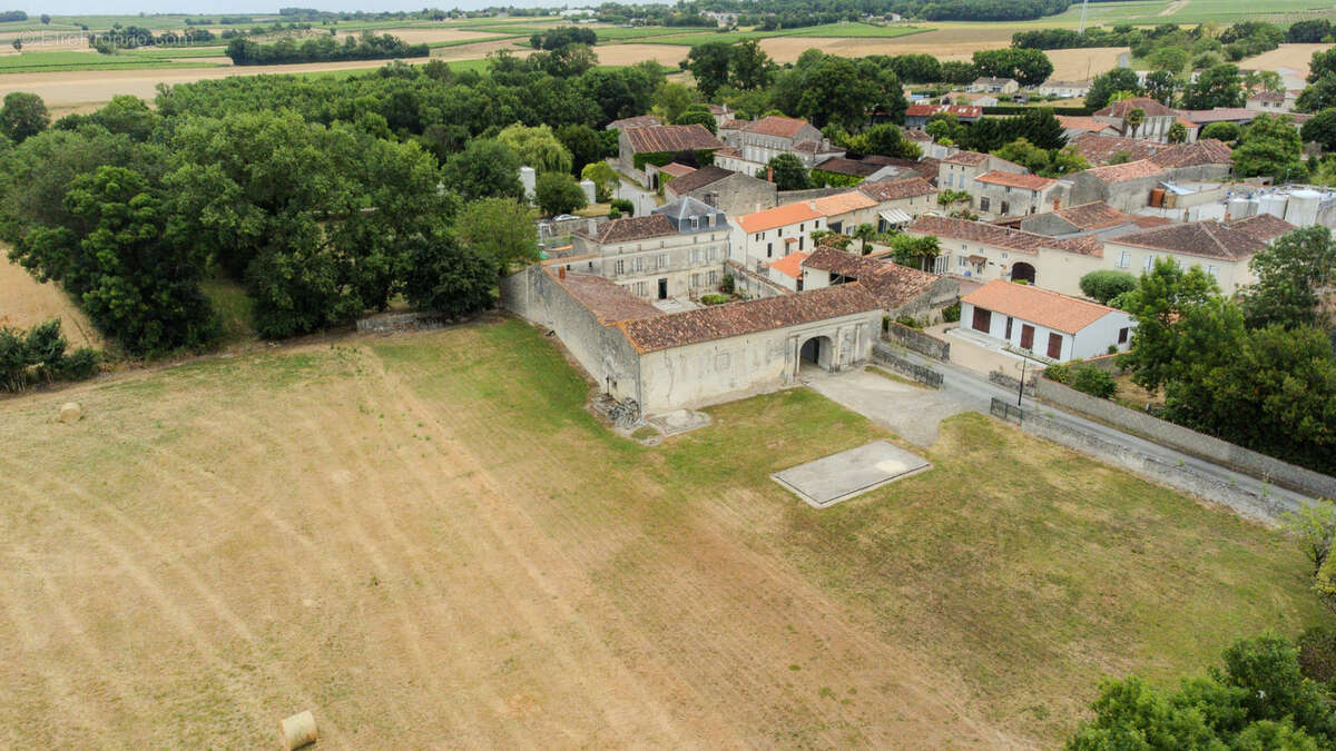Maison à MACQUEVILLE