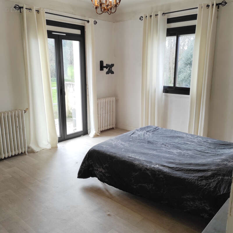 Maison à CHAMPCEVINEL