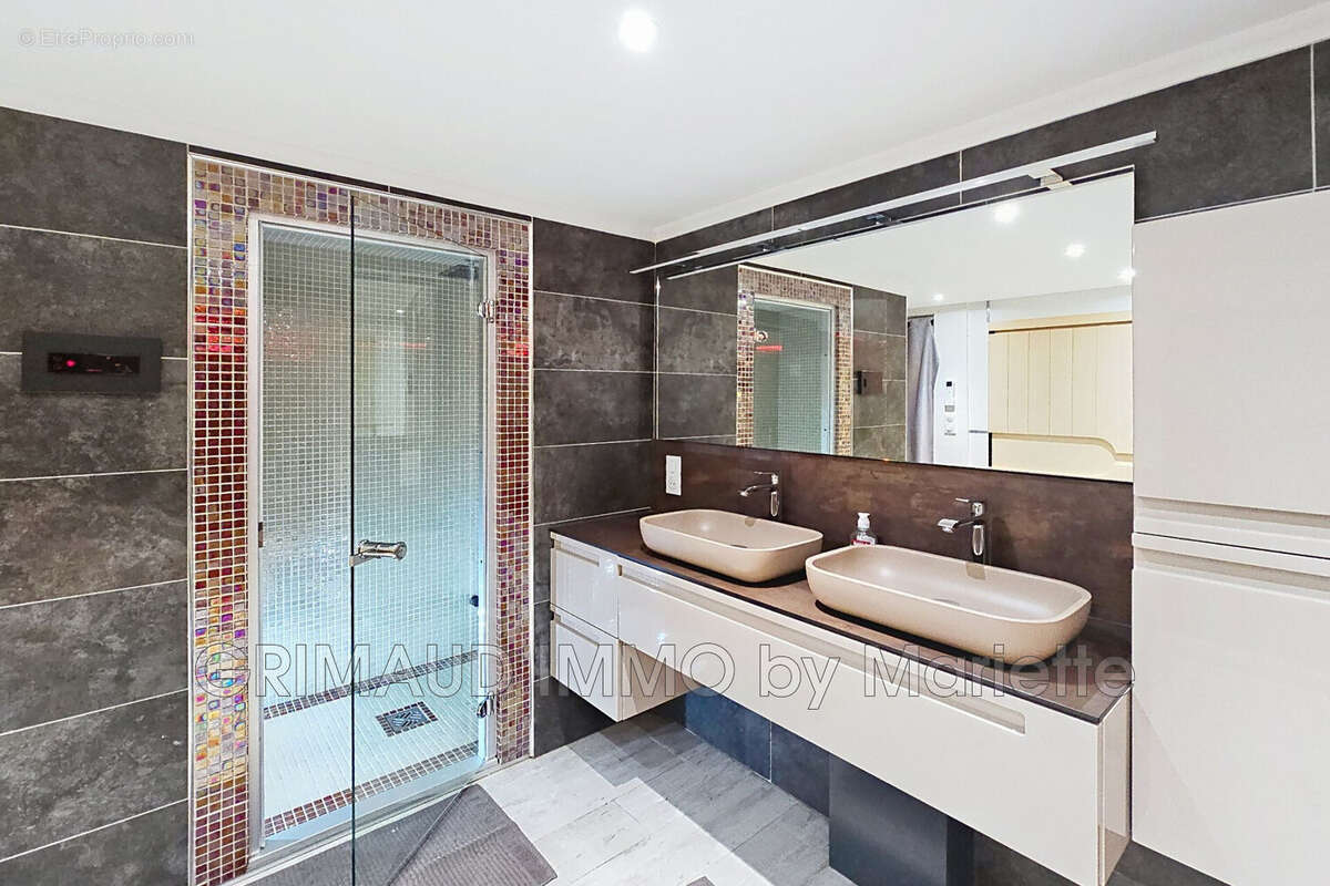 Appartement à GRIMAUD