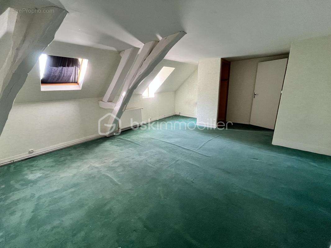 Maison à LA CHAPELLE-MONTLINARD