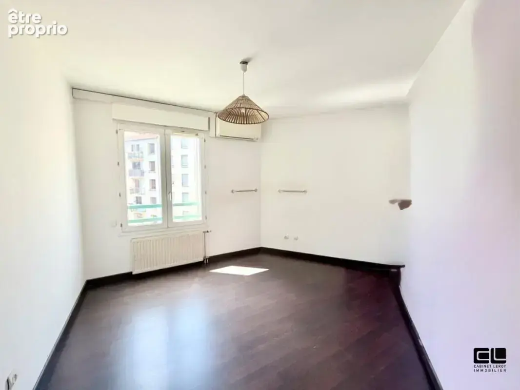 T2 52m² avec balcon  avenue lacassagne proche place sainte anne - photo 10