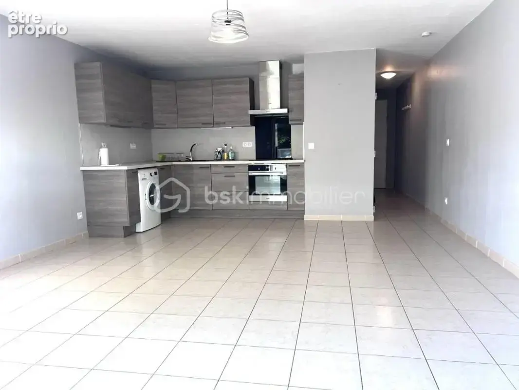 Un appartement au 1er étage de type F2 de 42,15 m2, terrasse de 12,16 m2, deux parkings privatifs - photo 3
