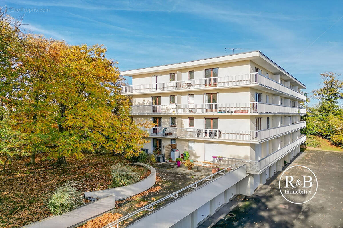 Appartement à LES CLAYES-SOUS-BOIS