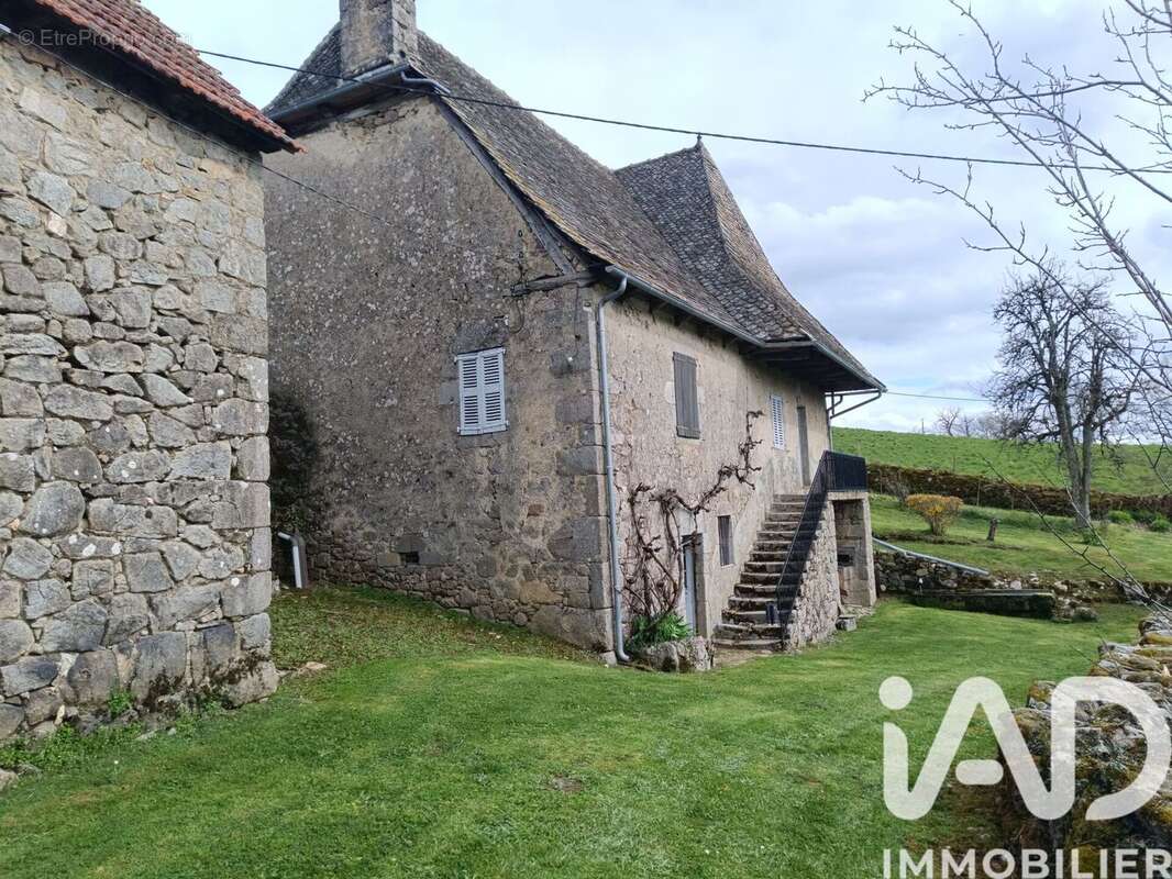 Maison 87 m² à Ladinhac  - photo 2