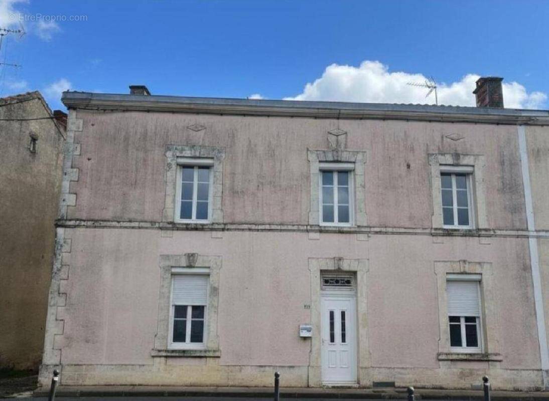 Maison à AUNAC