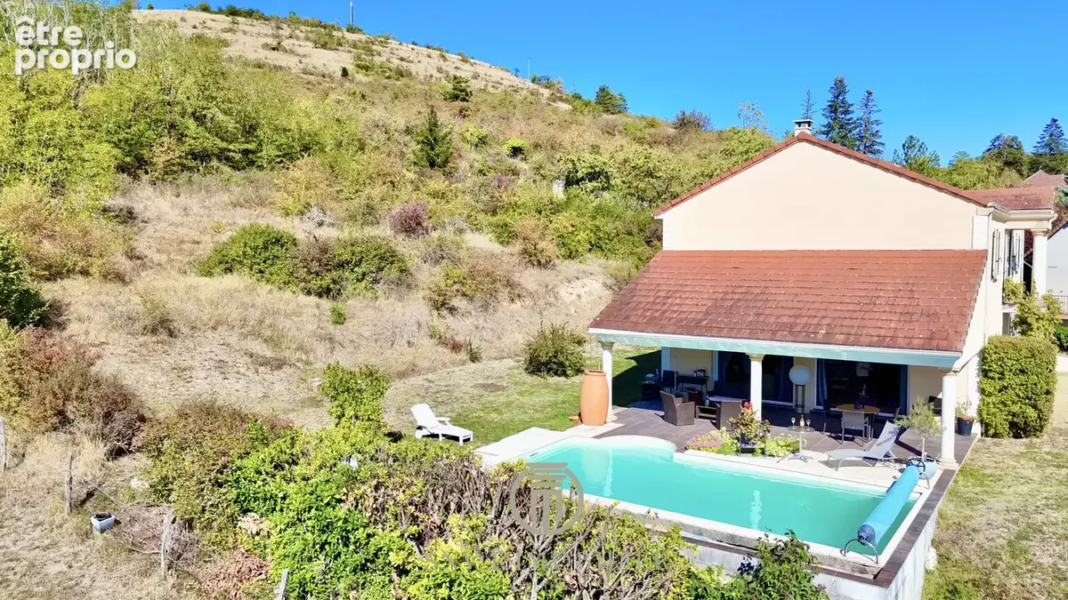 Villa style Île-de-France avec vue - 4 chambres - piscine - garage - photo 10