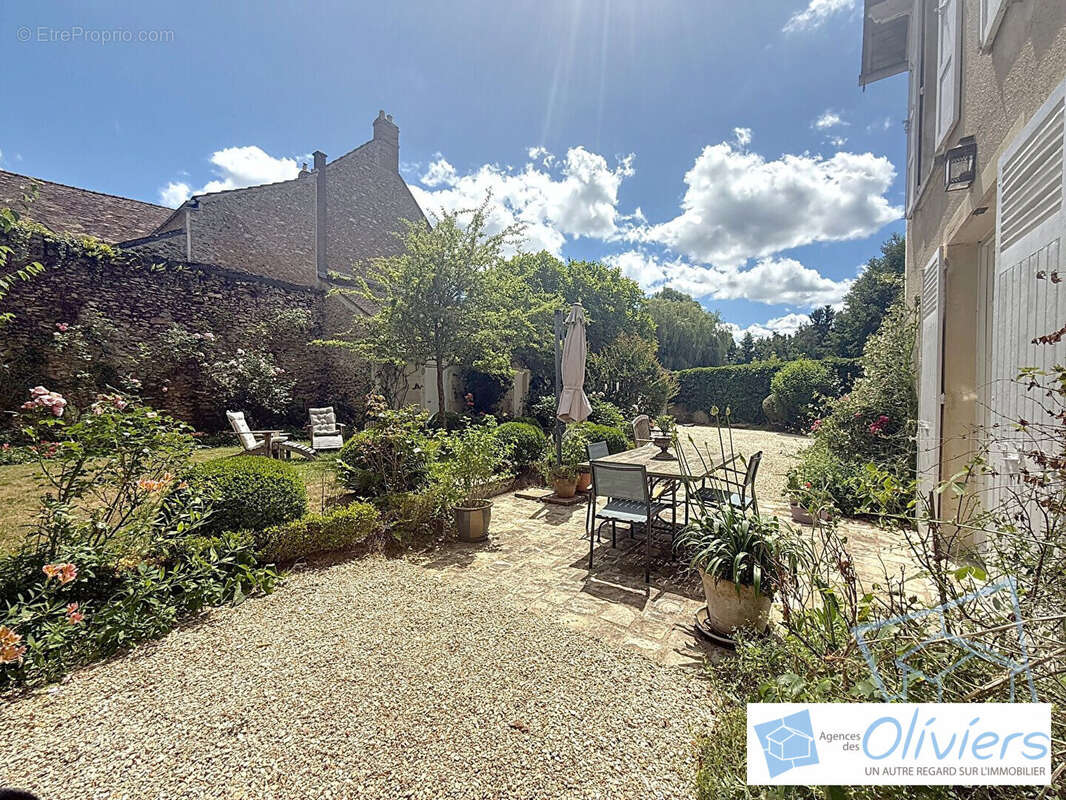 Maison à LA CELLE-LES-BORDES