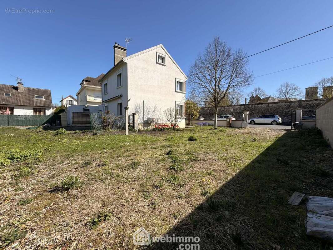 Erigée sur un terrain clos de 552 m² - Maison à LAON