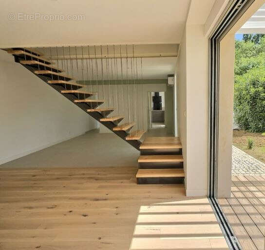 Maison à SAINT-LAURENT-DE-LA-PREE