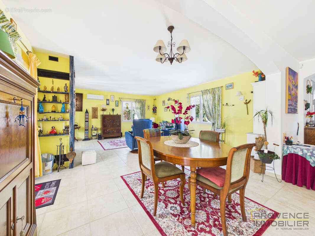 Maison à GRIGNAN