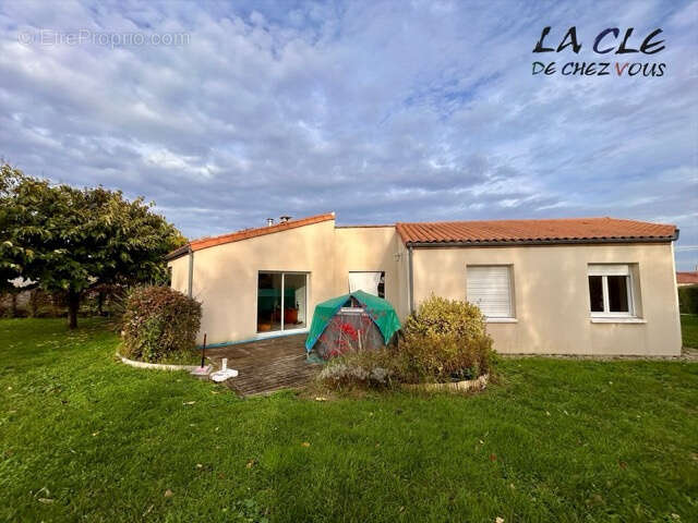 Maison à FRONTENAY-ROHAN-ROHAN