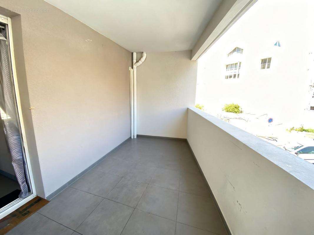 Appartement à MARSEILLE-4E