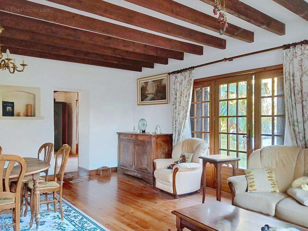 Maison à BARBEZIEUX-SAINT-HILAIRE