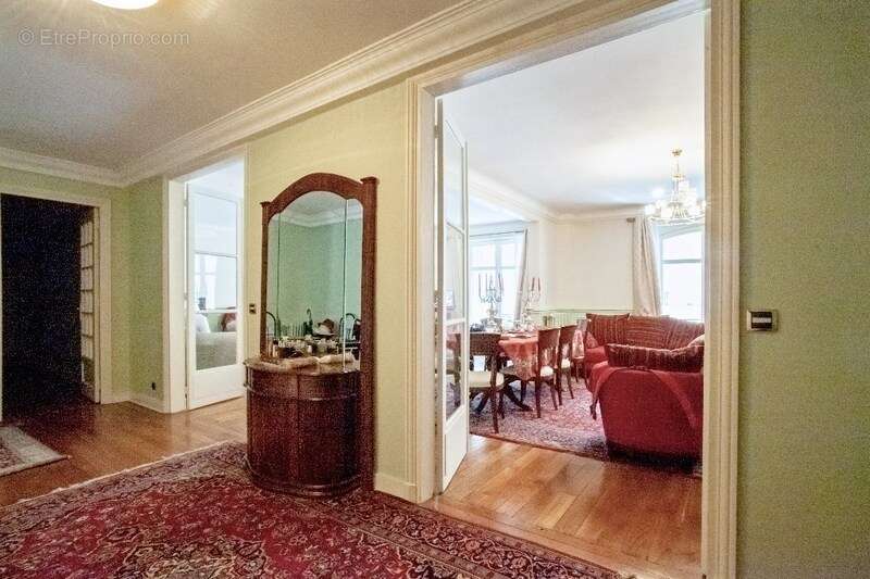 Appartement à PARIS-8E