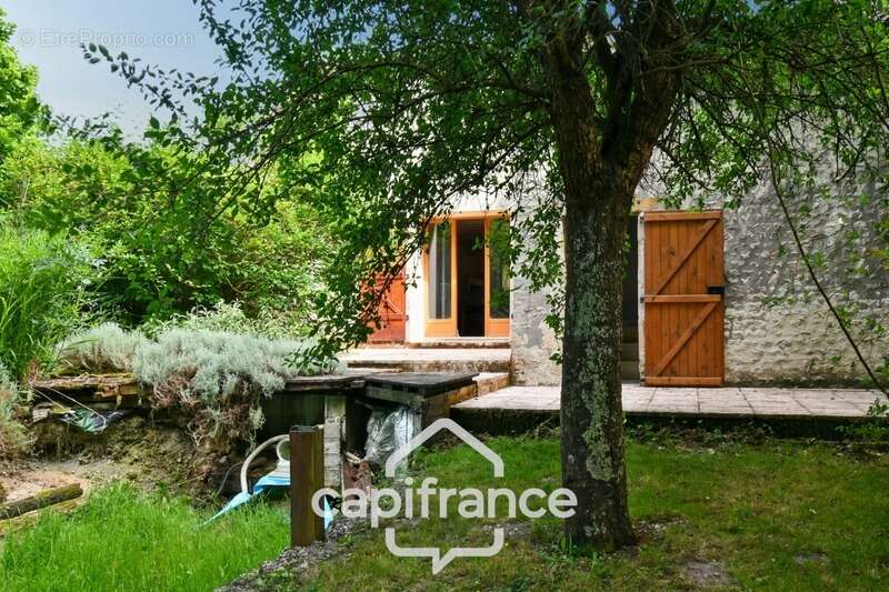 Maison charentaise à vendre 4 pièces LES EGLISES D'ARGENTEUIL (17)avec garage sur 1089m² de jardin arboré - photo 17