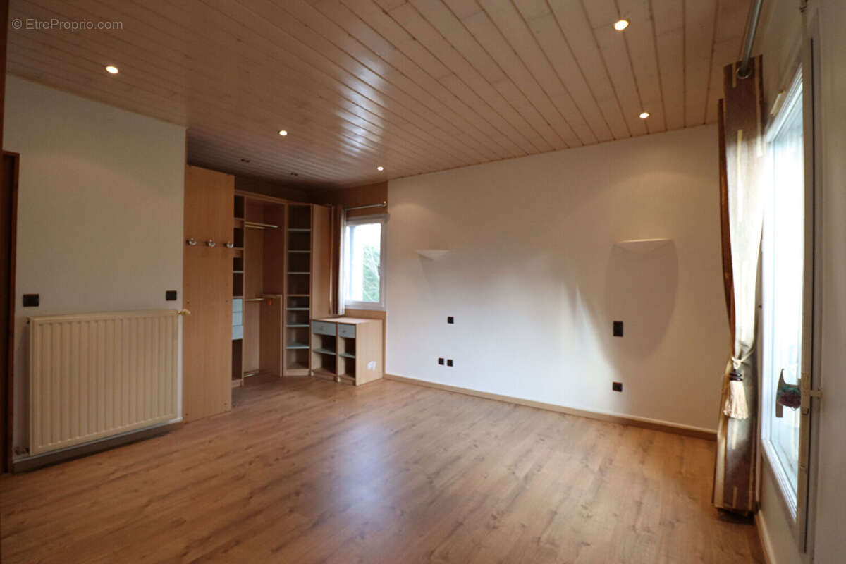 Maison à SAINT-CIERGE-SOUS-LE-CHEYLARD