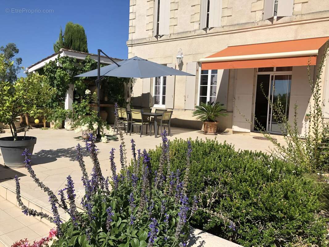 À 1h de Bordeaux – Demeure de caractère avec piscine, dépendances, terrain de pétanque et potentiel d'aménagement indépendant - photo 15