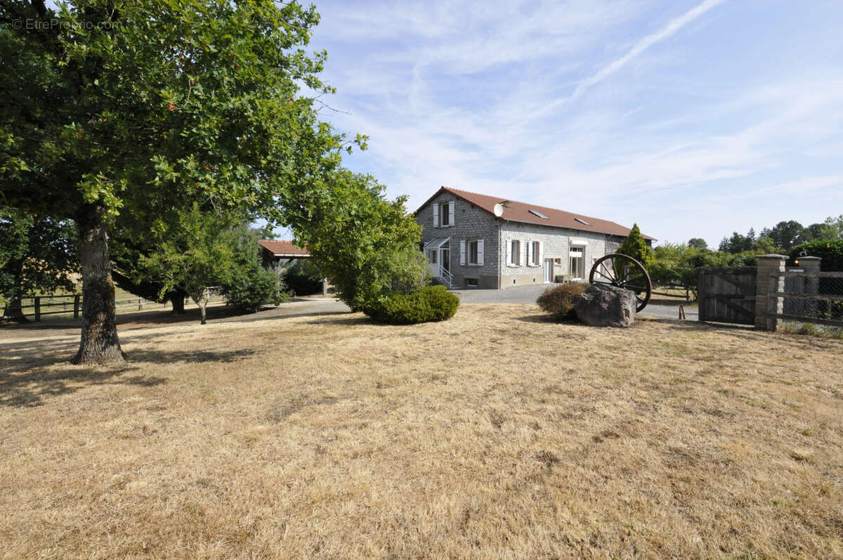 Maison à SAINT-HILAIRE-BONNEVAL