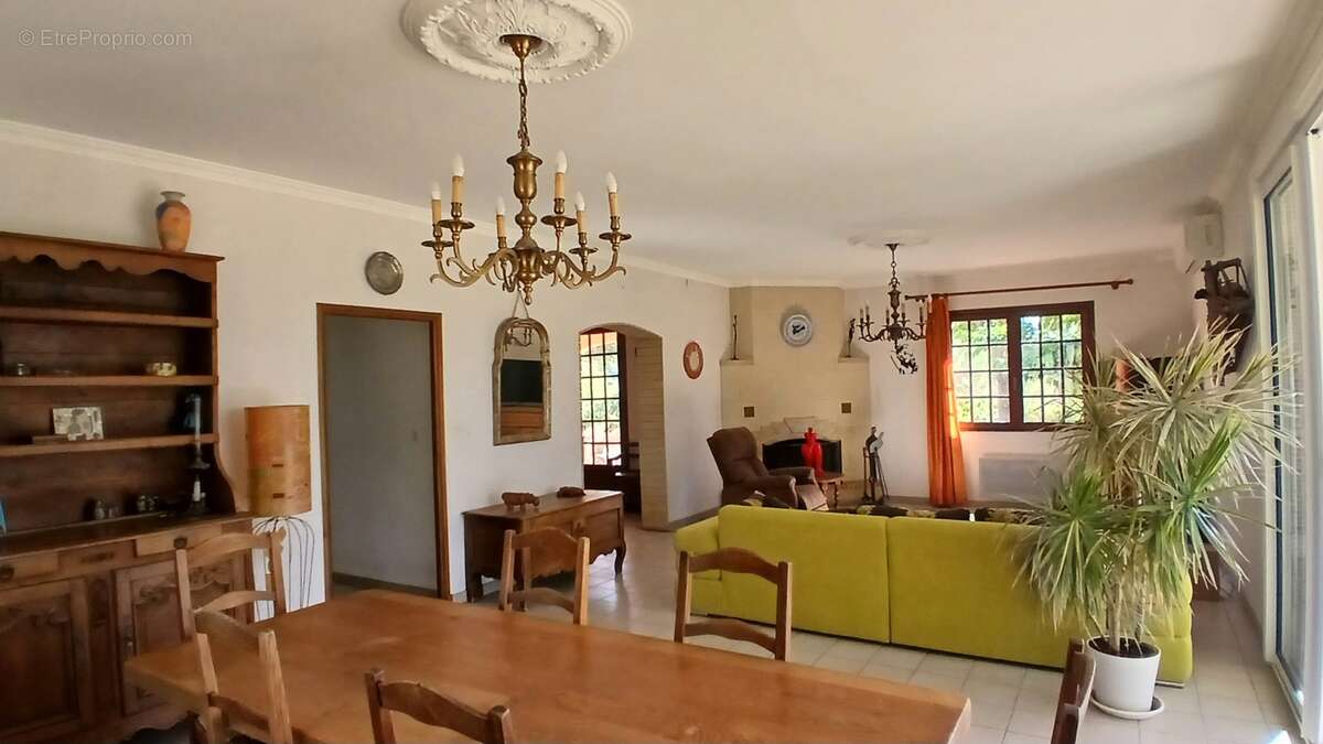 Villa unique de 220 m² habitables sur un terrain de 11651 m² - photo 17