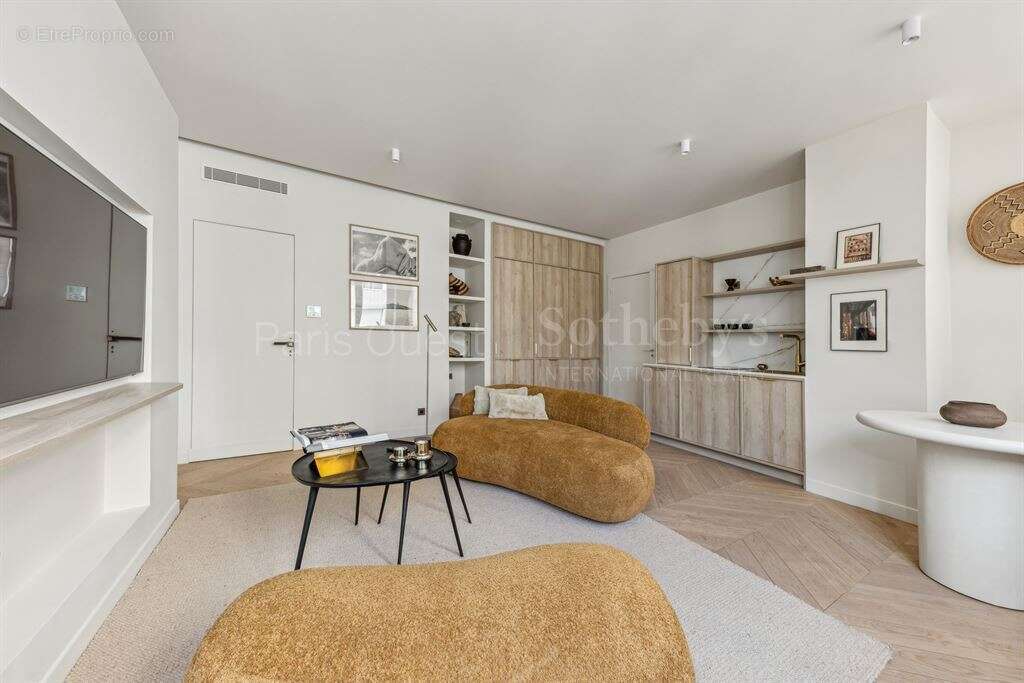 Appartement à PARIS-8E