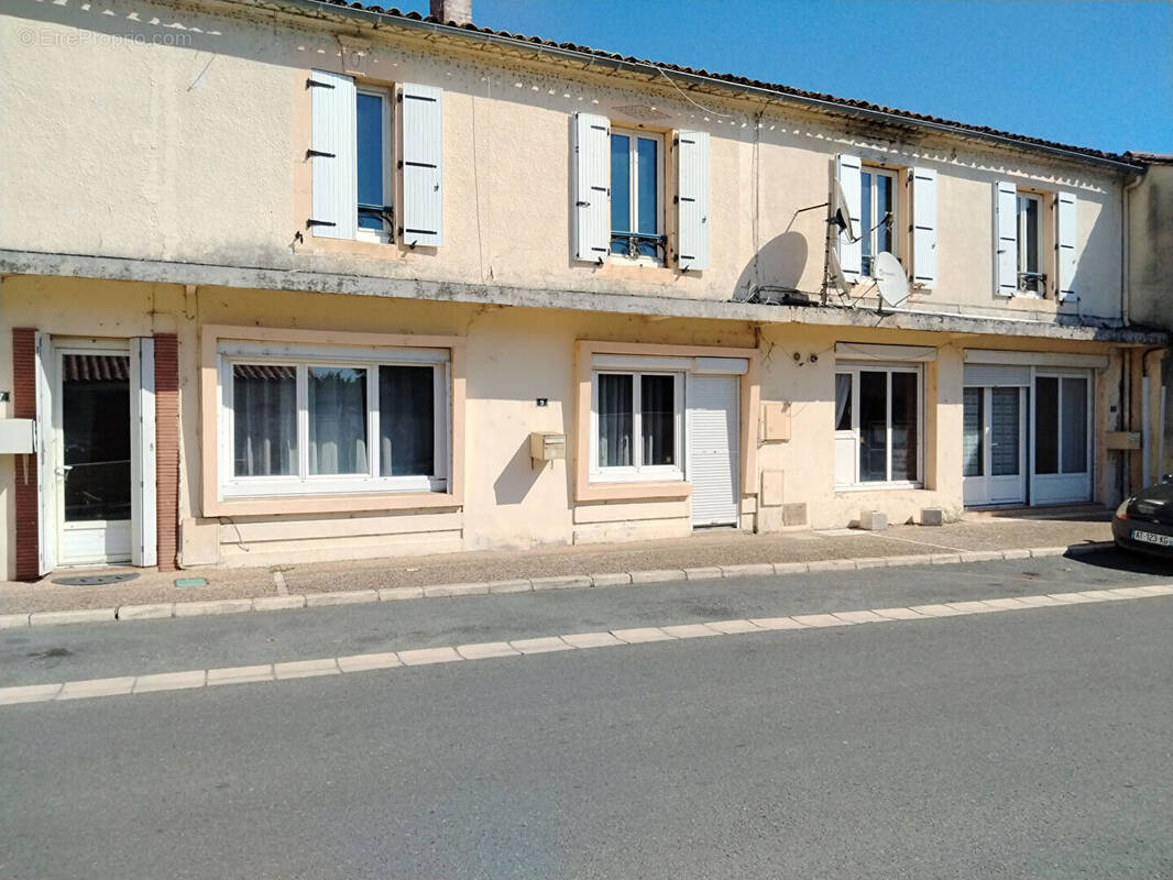 Appartement à MENESPLET