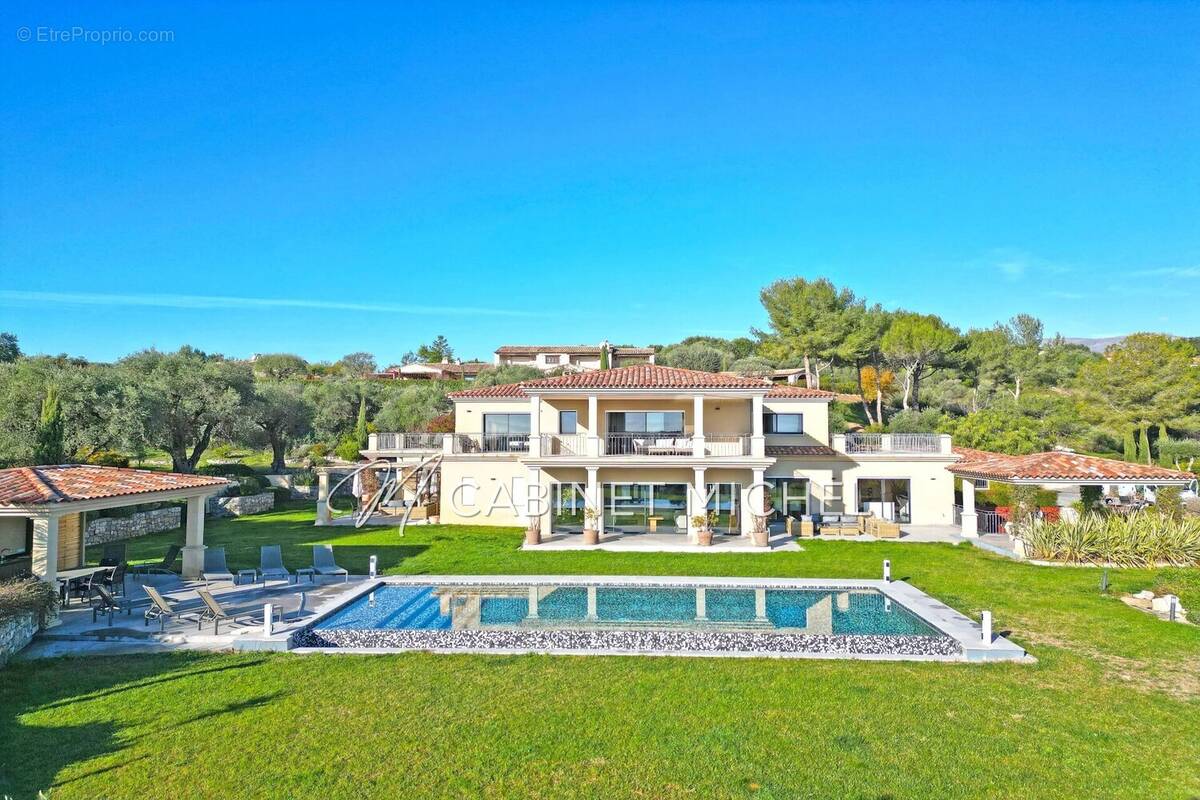 Maison à ROQUEFORT-LES-PINS