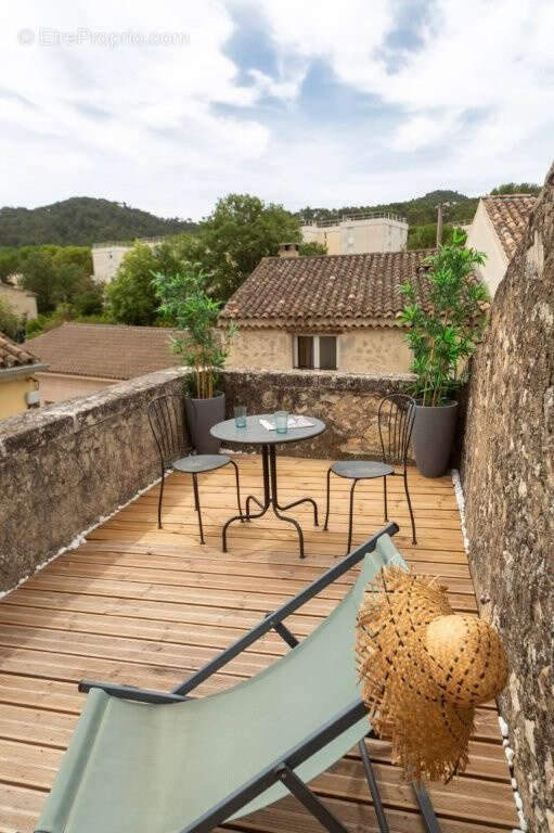 Maison à LA ROQUE-D'ANTHERON