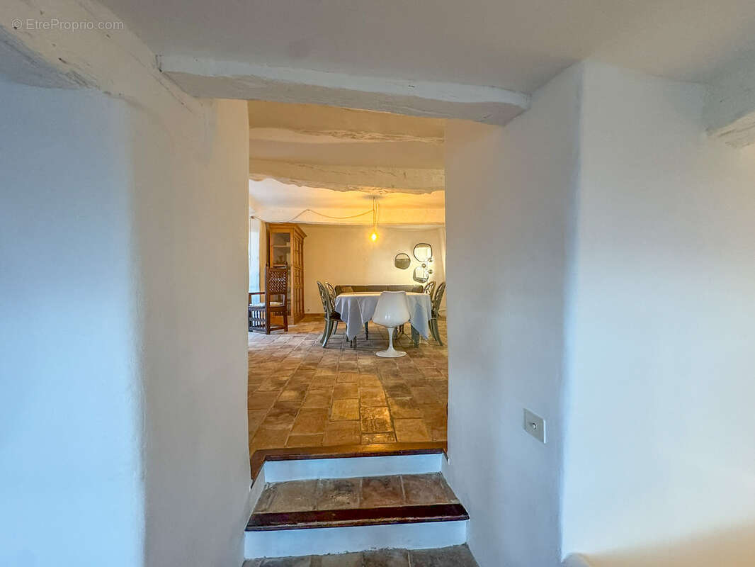 Maison à CHATEAUNEUF-GRASSE