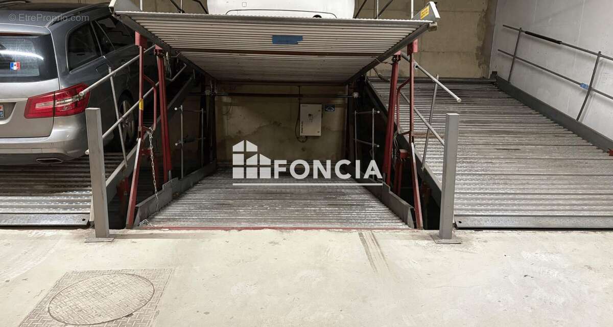 Parking à PARIS-15E