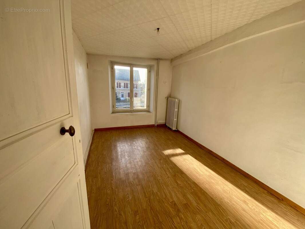 Chambre 1 - Appartement 1 - Appartement à CHEVRU