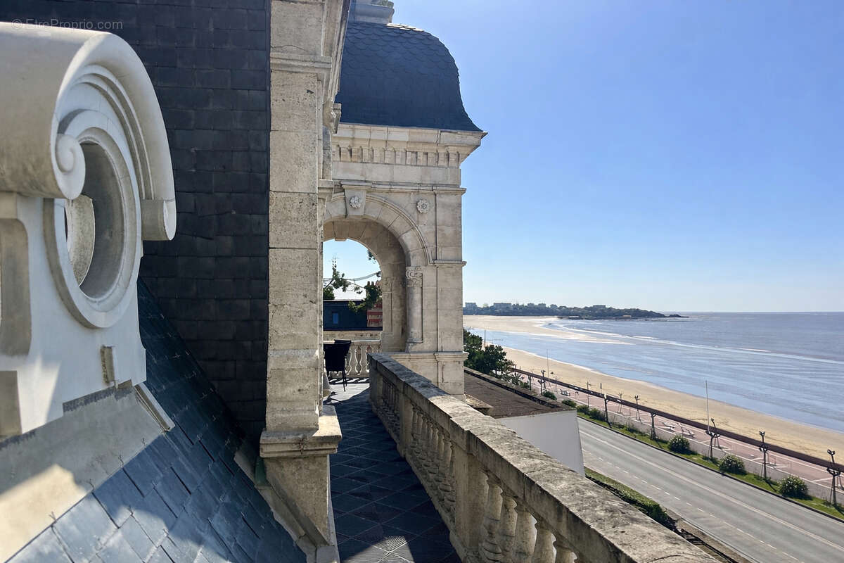 EMPLACEMENT D'EXCEPTION - Appartement de 70 m² offrant une pleine vue mer - photo 11