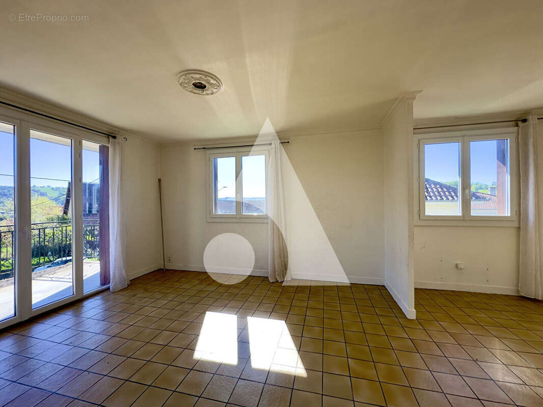 Maison à BAGNAC-SUR-CELE