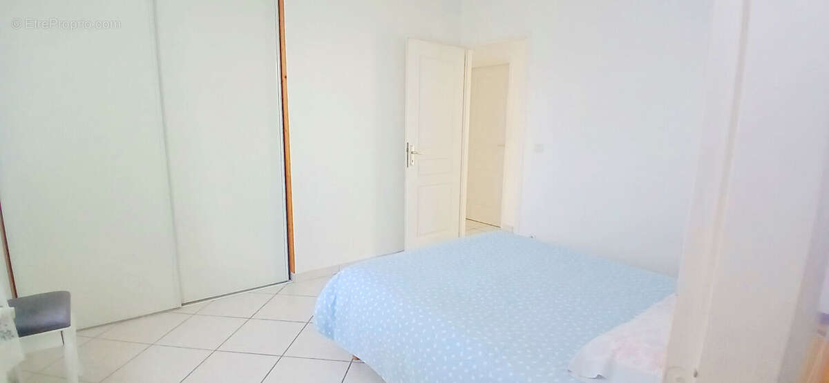 PLAIN PIED  122 m² et garage - Saint Sulpice De Royan 5 pièce(s) sur  679m² - photo 10