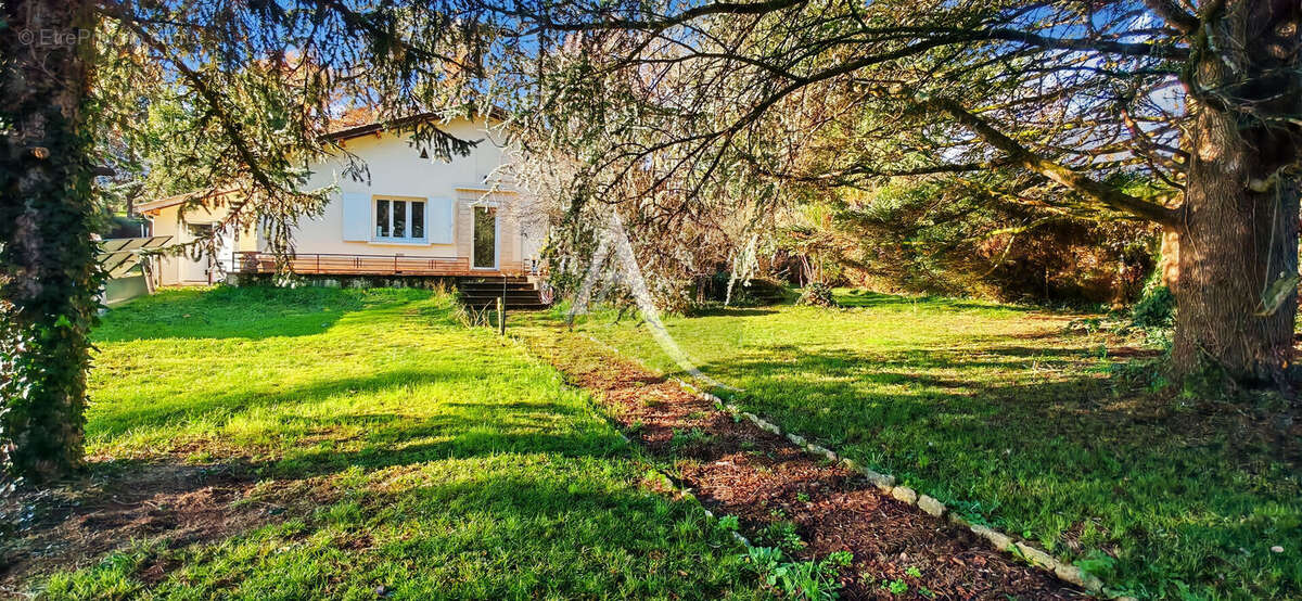 Maison à LACAPELLE-BIRON