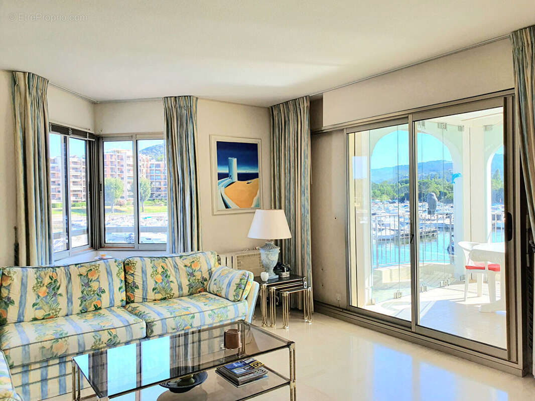 Appartement à MANDELIEU-LA-NAPOULE