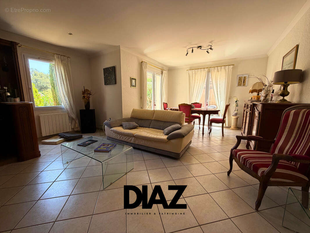À VENDRE   NÎMES VACQUEROLLES Villa 4 pièces   86 m2   Terrain de 450 m2   299 250 € - photo 2