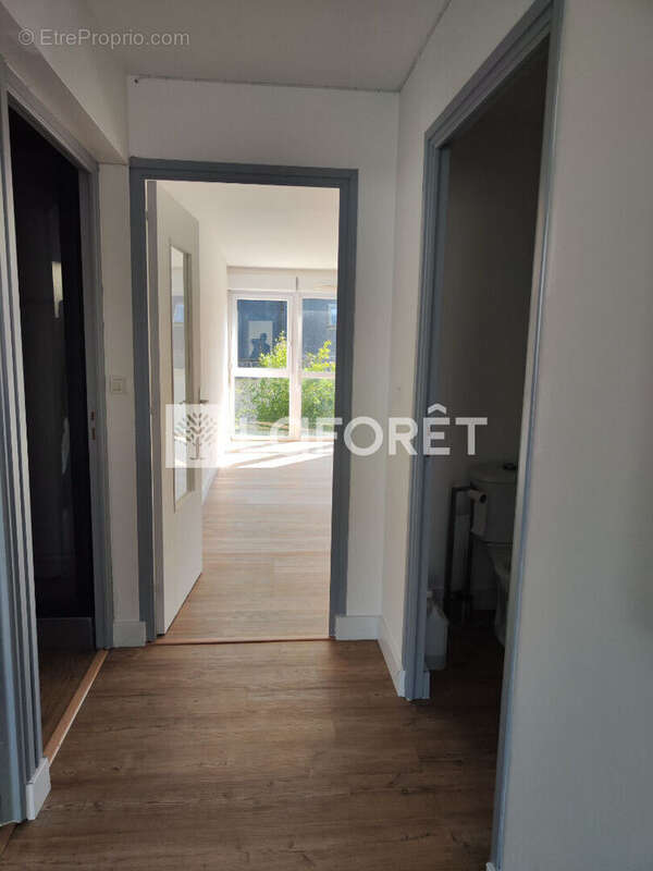 Guingamp centre, appartement rénové . - photo 11