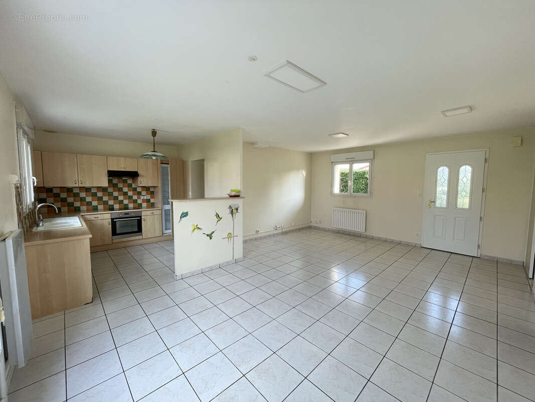 Maison à MONTREVAULT